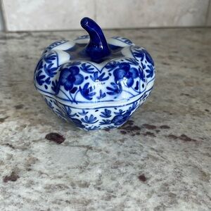 Vintage porcelain trinket box